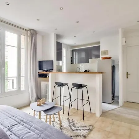 Flat Jules Joffrin Station And Clignancourt Apartment